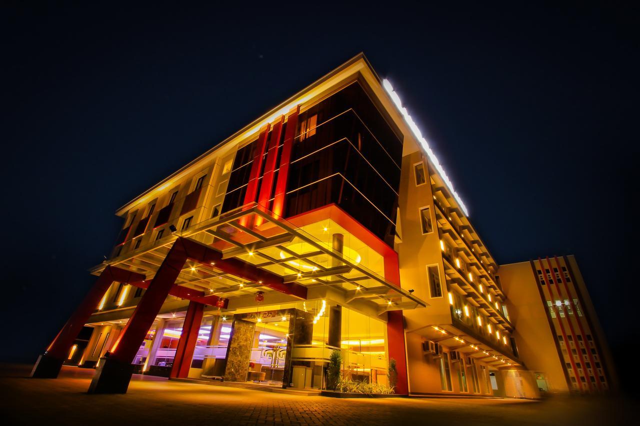 Grand Parama Hotel Tanjung Redep Екстериор снимка