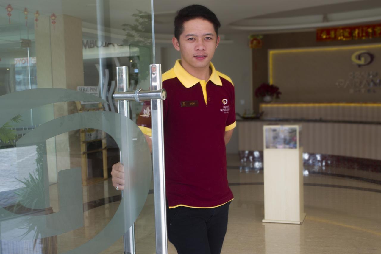 Grand Parama Hotel Tanjung Redep Екстериор снимка