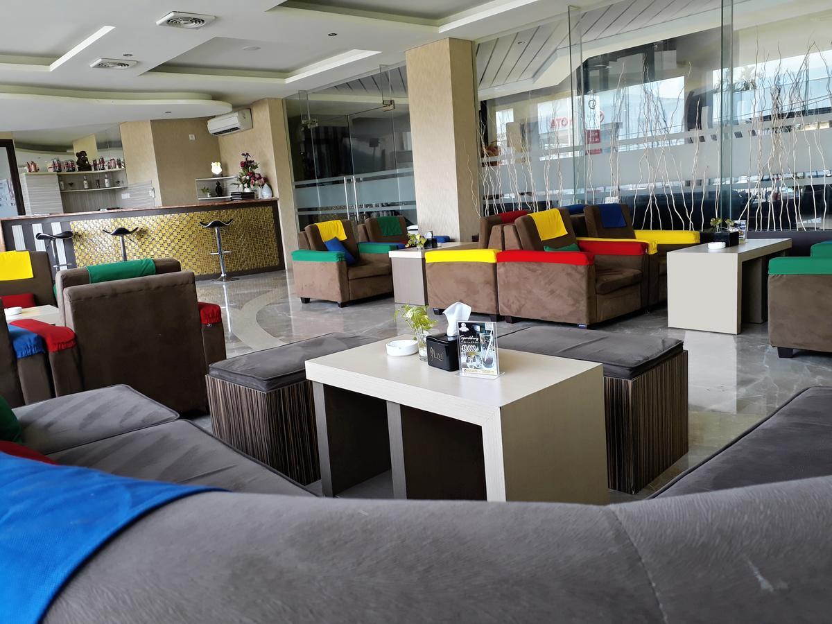 Grand Parama Hotel Tanjung Redep Екстериор снимка