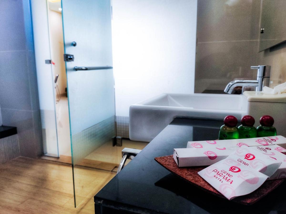Grand Parama Hotel Tanjung Redep Екстериор снимка